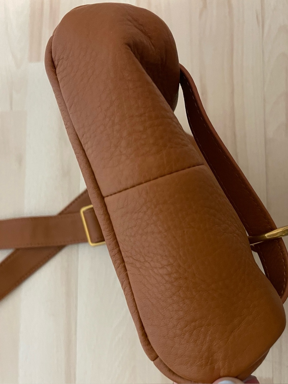 EXCELLENT Hobo Fern Sling Crossbody in a Caramel / Honey Color - Picture 7 of 14